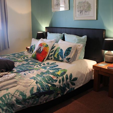 Queen Of The Murchison Guest House & Cafe Cue Extérieur photo