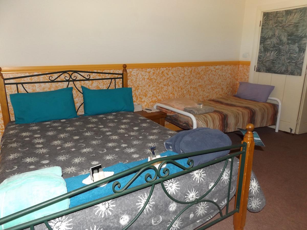 Queen Of The Murchison Guest House & Cafe Cue Extérieur photo