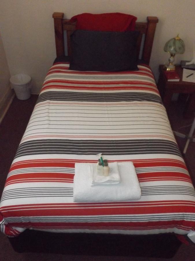 Queen Of The Murchison Guest House & Cafe Cue Extérieur photo