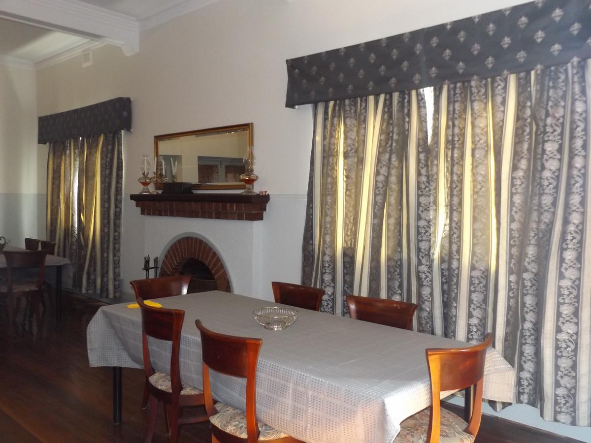 Queen Of The Murchison Guest House & Cafe Cue Extérieur photo